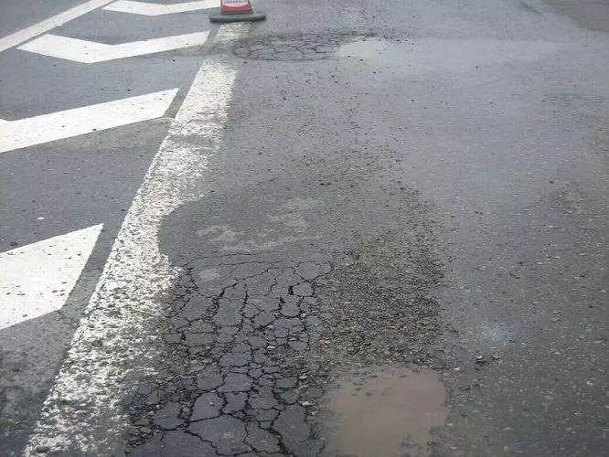 沥青路面的水损害破坏